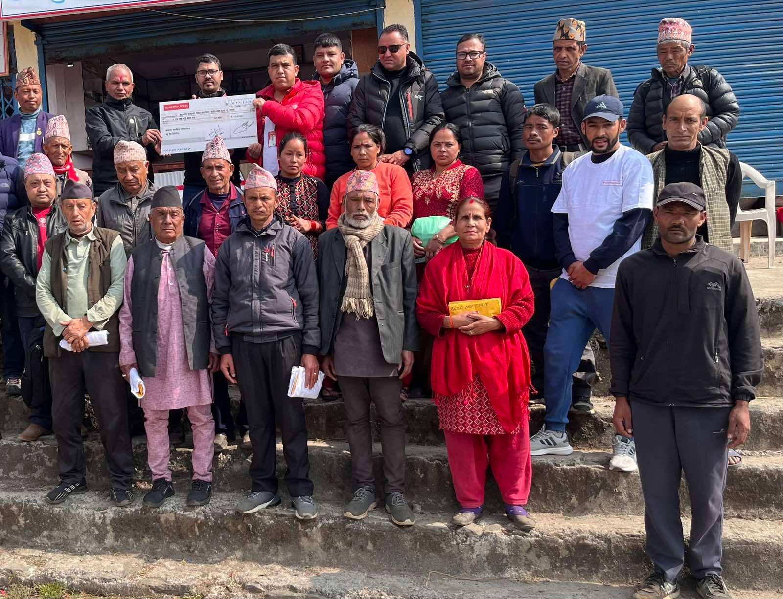 कटुवाचौरका आगोलागि पिडितलाई बैंक तथा वित्तिय संस्थाको सहयोग